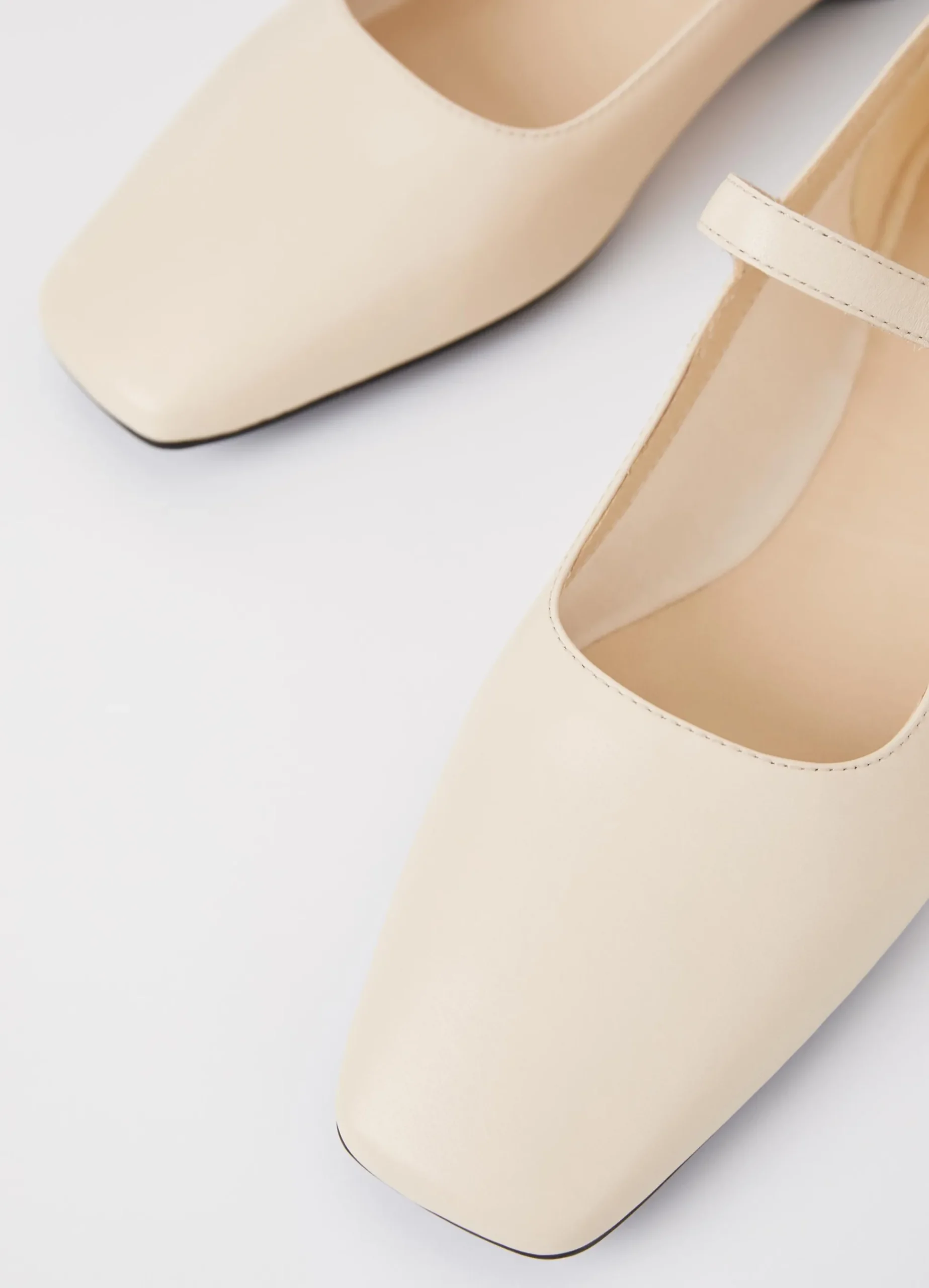 DELIA SHOES