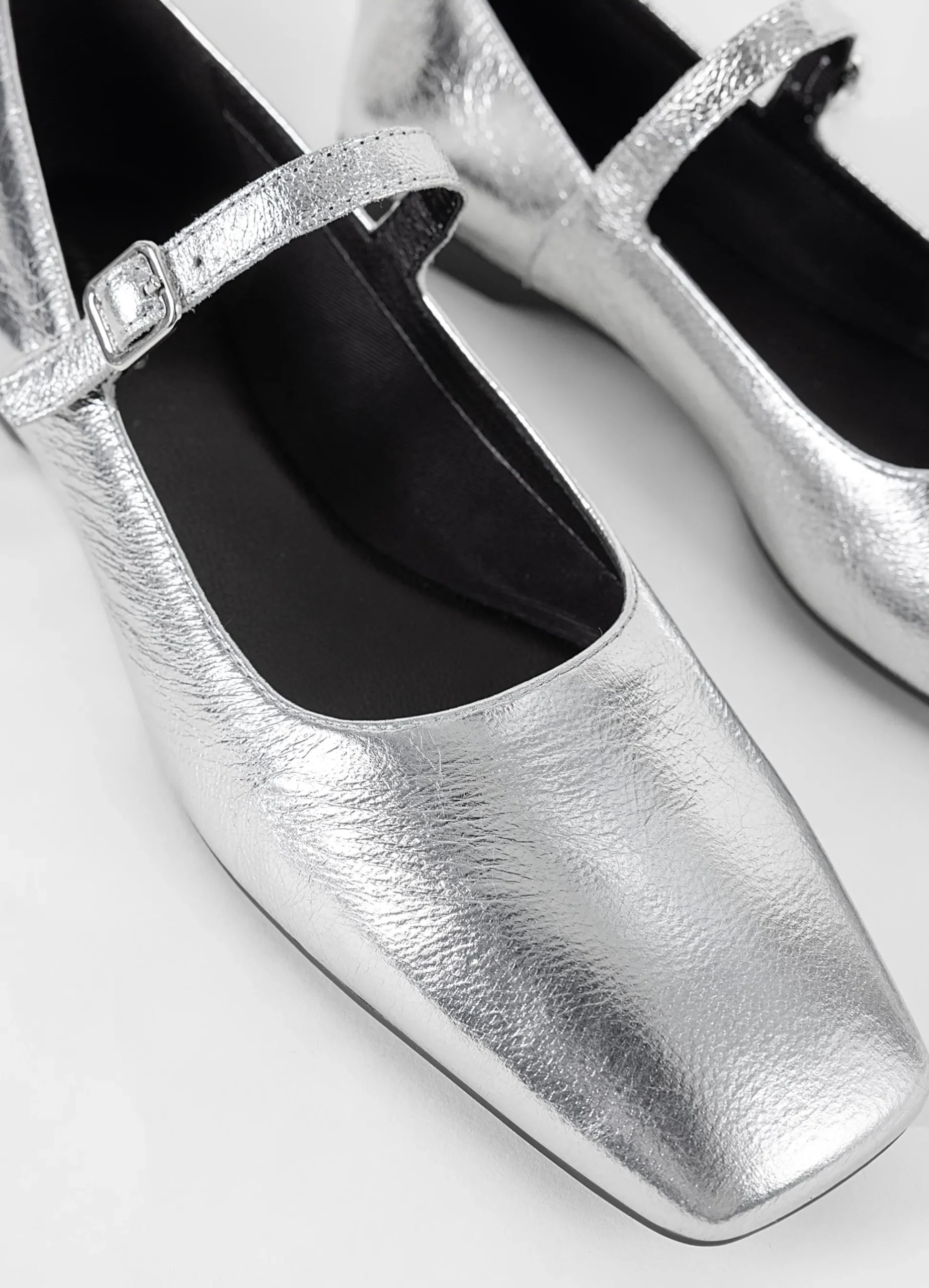 DELIA SHOES