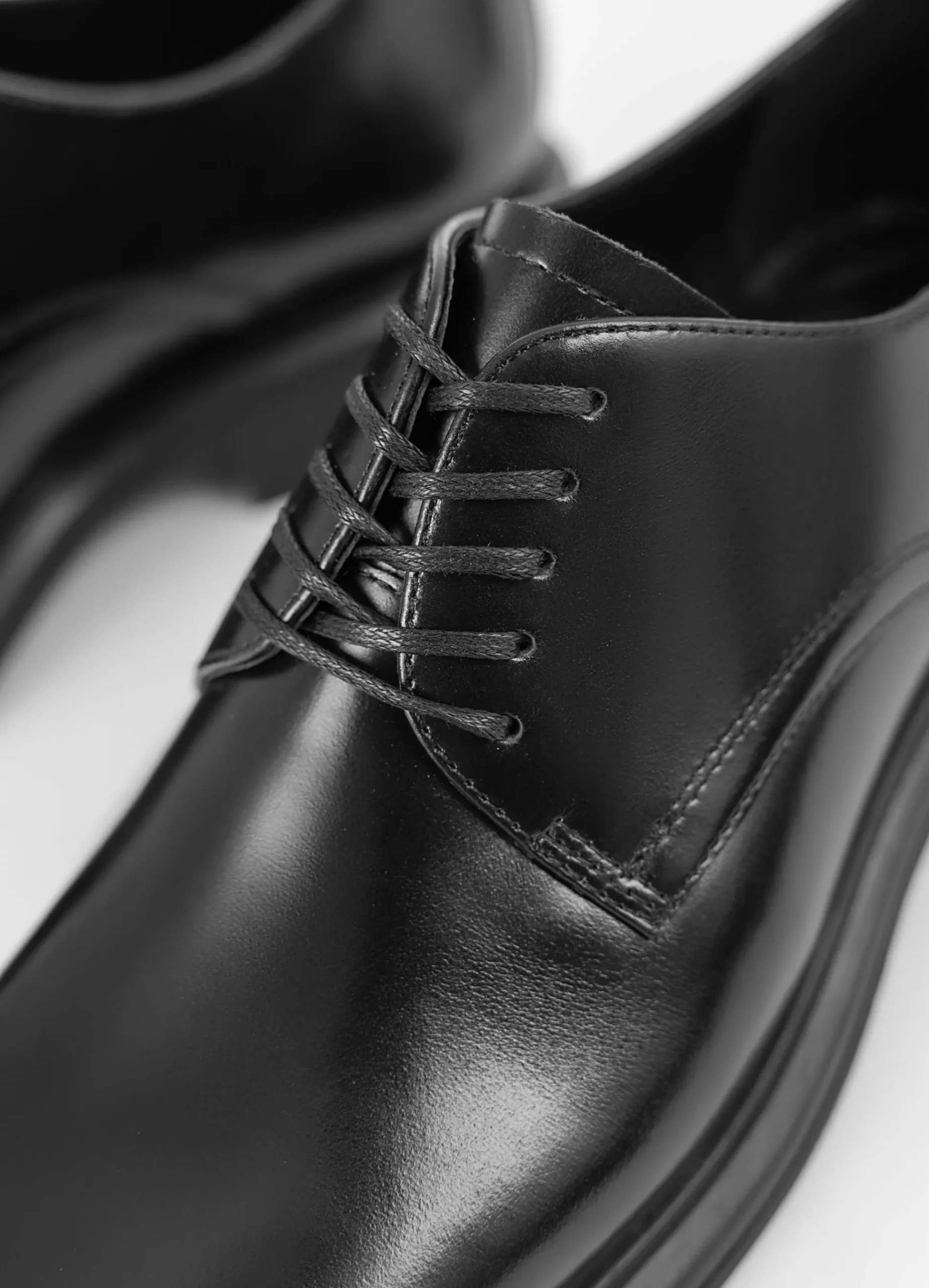 ELLIS SHOES