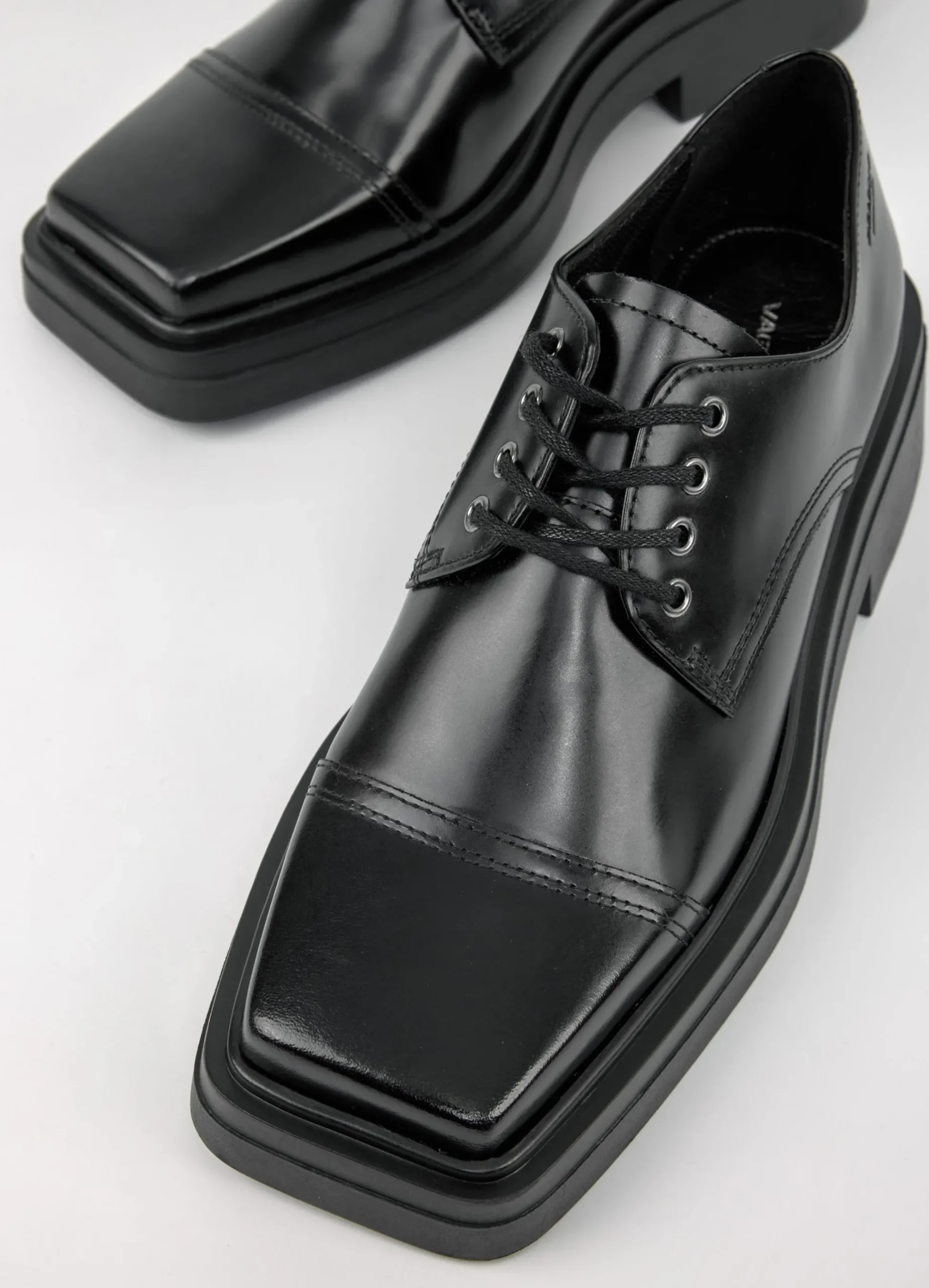 EYRA SHOES