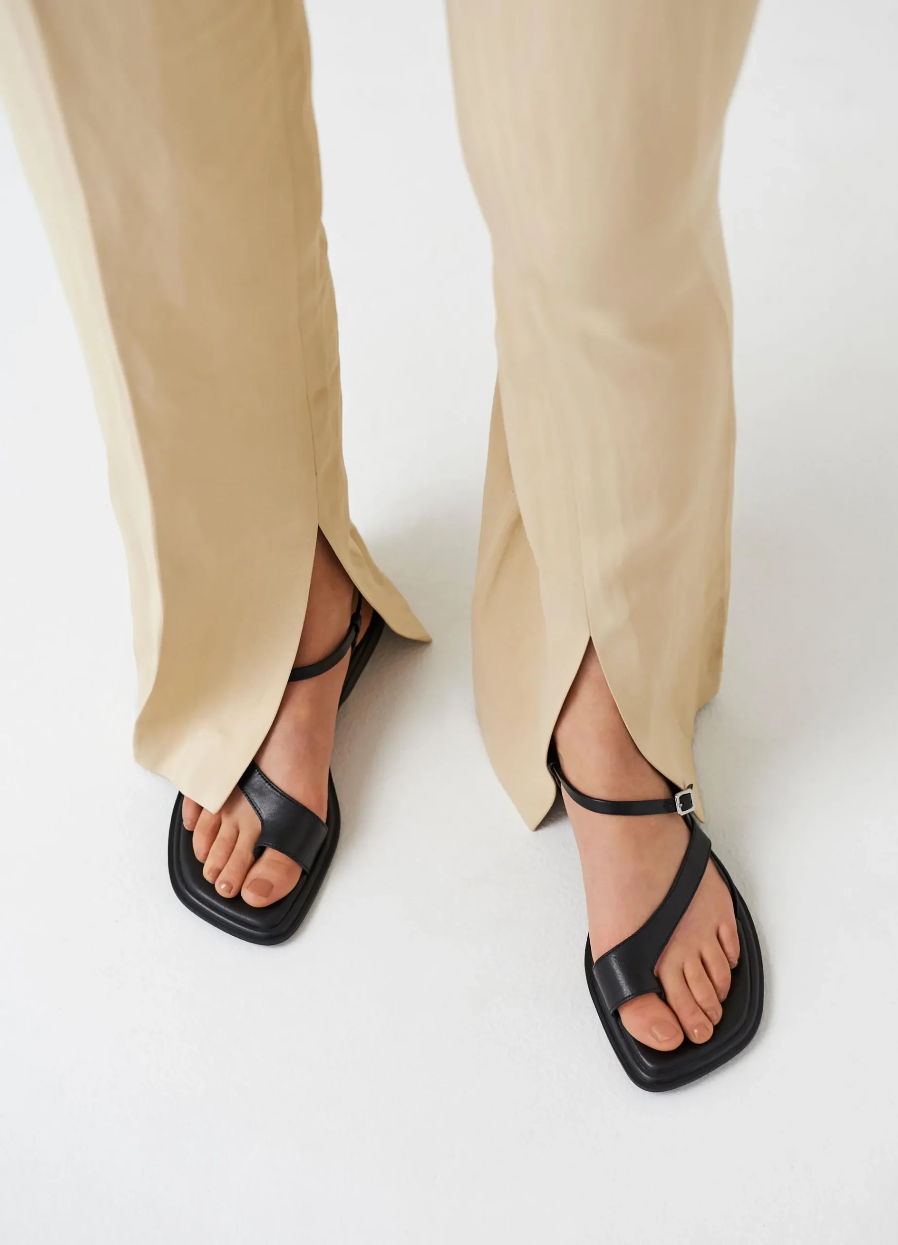 IZZY SANDALS